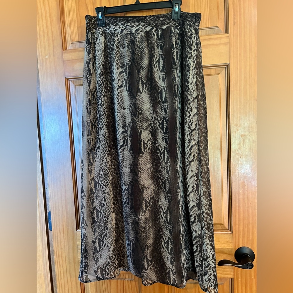 Maurice’s maxi skirt. Size medium.